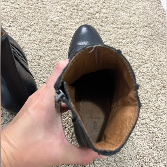 Frye Essa Seam Bootie Black Leather Western Almond Toe Ankle Zip Sz 6.5 - Picture 10 of 15